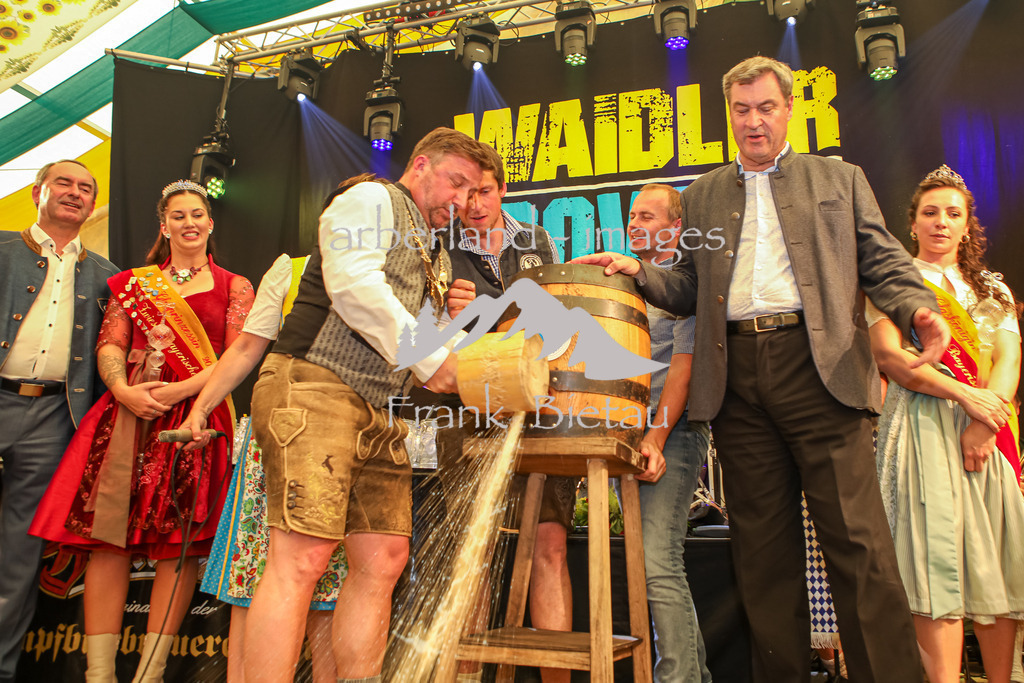 OE7A1861 | die Festeröffnung in Zwiesel mit prominentem Besuch, Ministerpräsident Markus Söder sowie Minister Hubert Aiwanger.