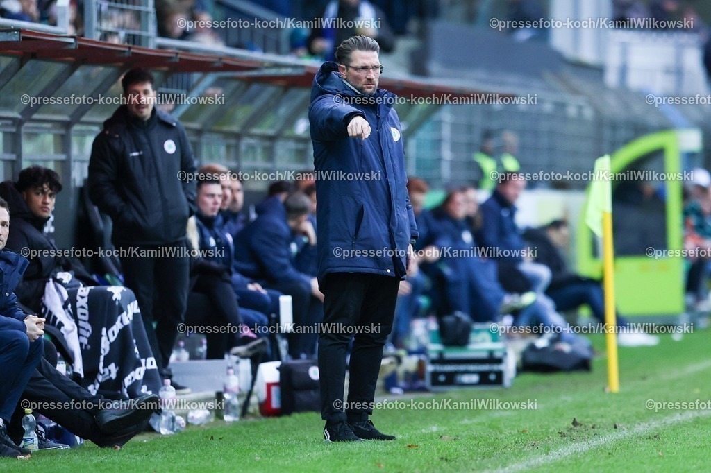 xKWIx06122501031 | 06.12.2025, xKWIx, Fußball, Regionalliga West, FC Gütersloh - RW Oberhausen, Ohlendorf Stadion im Heidewald: Sebastian Gunkel (Trainer Rot-Weiß Oberhausen) Photo: xKamilxWilkowskixPressefotoKochx