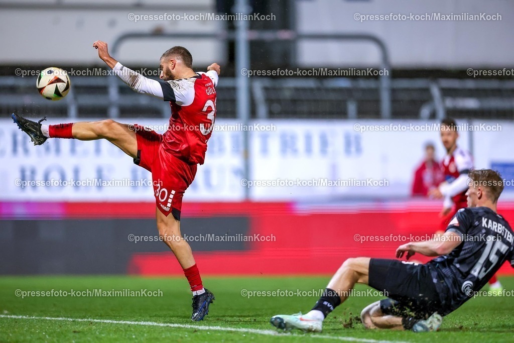 FCVK24012501010 | 24.01.2025, Fußball, FC Viktoria Köln – SV Waldhof Mannheim 07, 3.Liga, Sportpark Höhenberg, Saison 2024 2025: Serhat-Semih Güler (Viktoria Köln #30) im Zweikampf gegen Malte Karbstein (SV Mannheim #15)DFB regulations prohibit any use of photographs as image sequences and or quasi-video.