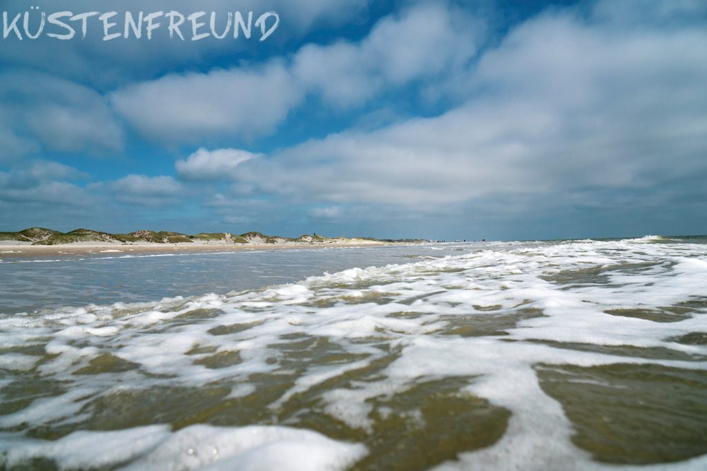 Nordsee Waterfront // Aus dem Wasser | Entdecke deine Lieblingslandschaft von der Küste – auf Ostsee Leinwand, Nordsee Leinwand, Alu Dibond oder Acrylglas, passend für jeden Geschmack und Raum.