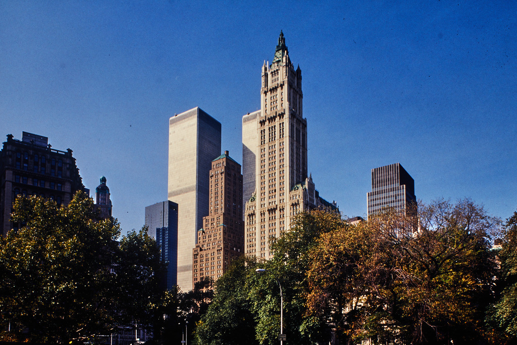 05USA_NYC_Architektur_CentralPark_1983_8089 | The San Remo NYC vom Central Park aus