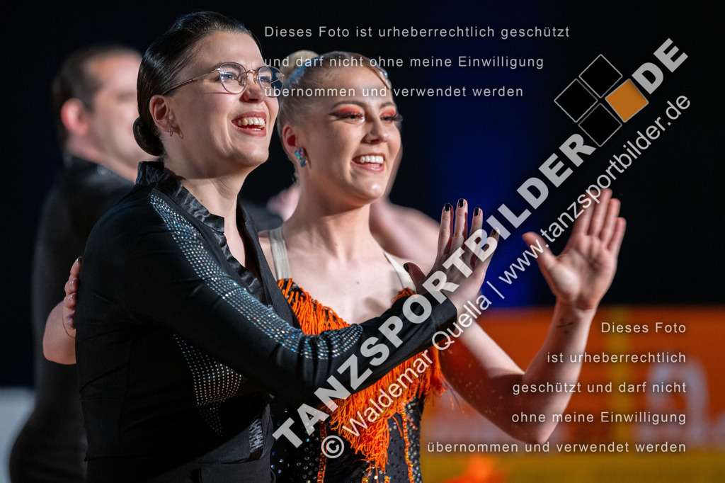 20250503-00858 | Hier finden Sie Tanz Bilder vom Latein und Standard Formationen tanzen. Sportbilder vom Tanzsport. Schöne Fotos und von Weltmeisterschaft, Europameisterschaft, Bundesliga, Regionalliga, Oberliga und Landesliga sowie von GOC Stuttgart, DanceComp, WM Bremen