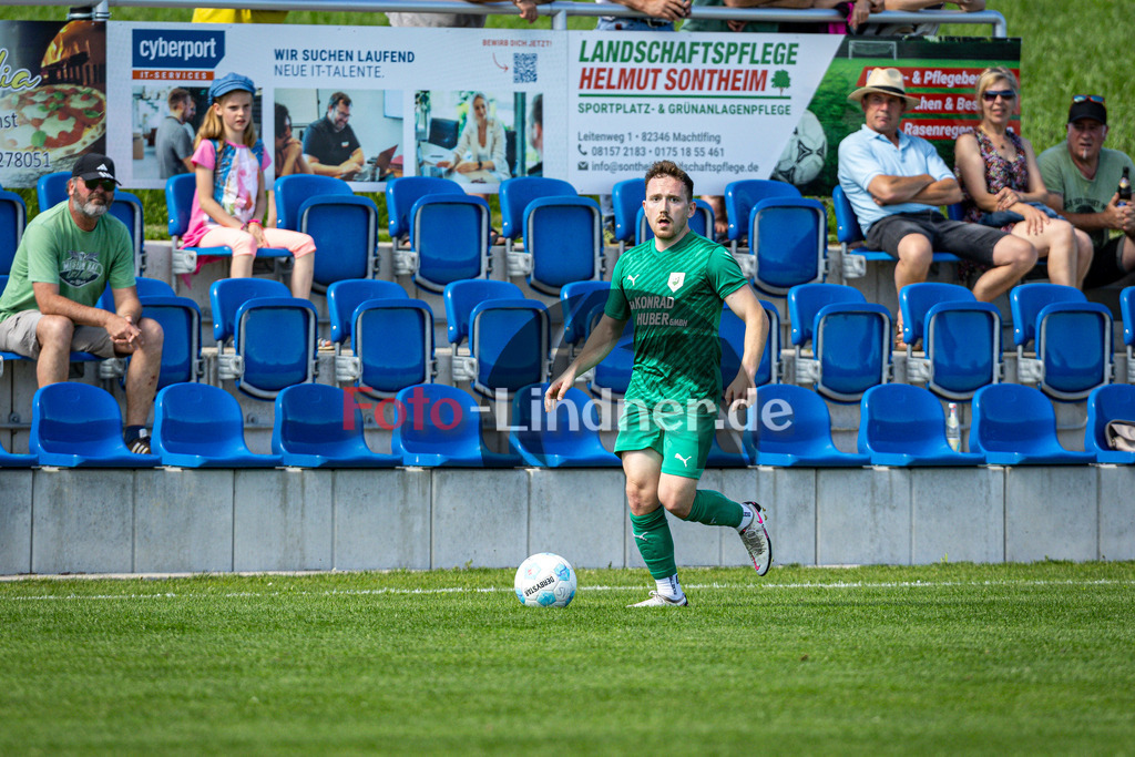 SV Haunshofen gegen ASV Gerentsried | Fußball Herren Kreisklasse Gruppe 3 Zugspitze 2024/25, SV Haunshofen gegen ASV Gerentsried, 20250531,Christian SCHUSTER (SV Haunshofen 10) in Aktion, Freisteller,2025-05-31 in Haunshofen (Sportplatz Haunshofen), Christian SCHUSTER (SV Haunshofen 10)Copyright: WolfgangxLindner www.foto-lindner.de