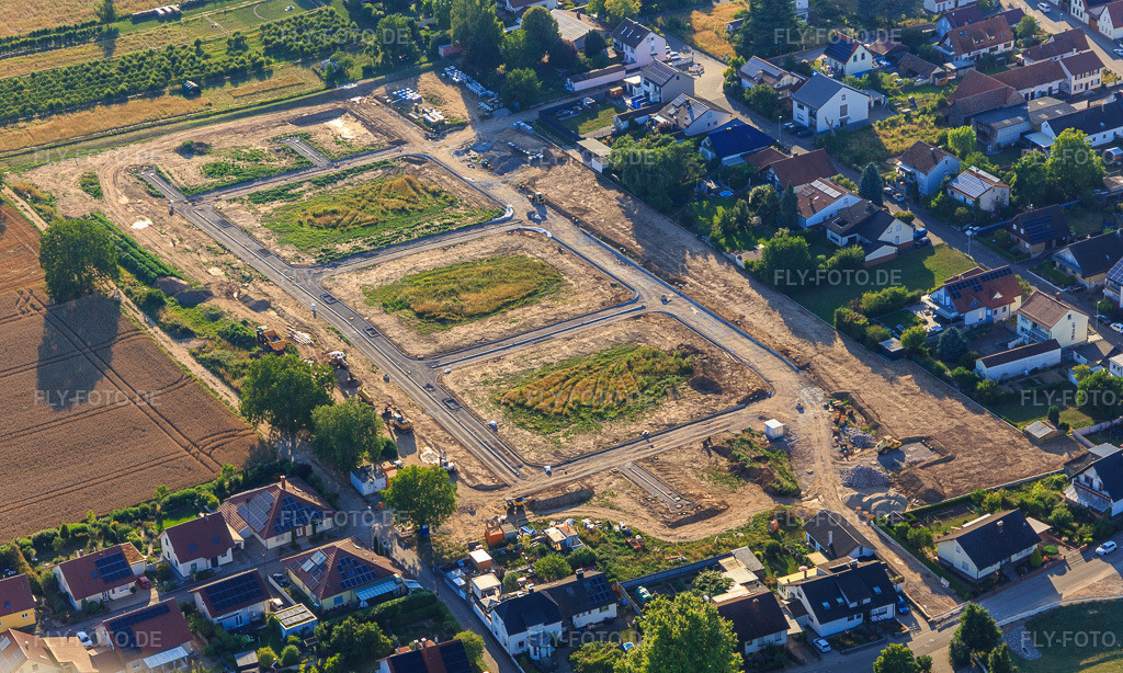 Erschließung des Neubaugebiet Im Kirschgarten | Luftbild: Erschließung des Neubaugebiet Im Kirschgarten in Winden im Bundesland Rheinland-Pfalz in Deutschland. Foto: IMG_149430.jpg vom 18.07.2025 durch ©2025 Werner Riehm fly-foto.de/copyright - Realisiert mit Pictrs.com