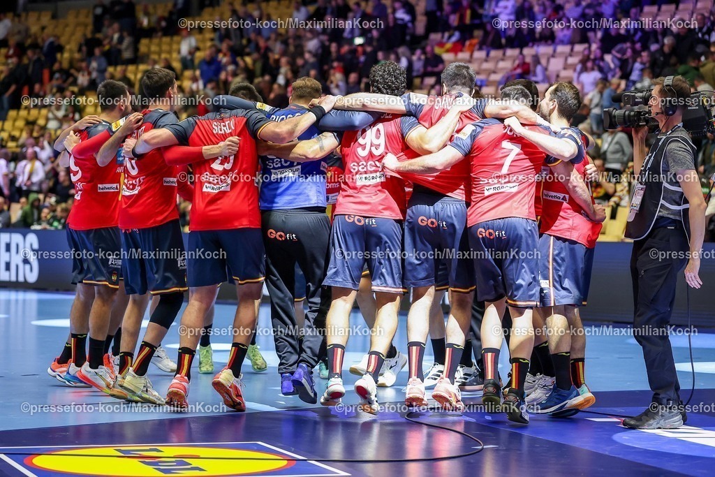 EHF15012601081 | 15.01.2026, Handball, Men's EHF EURO 2026, Spanien - Serbien, Jyske Bank Boxen in Herning, Dänemark, Preliminary Round: Abschlussjubel nach dem Sieg der Spanier gegen Serbien - 