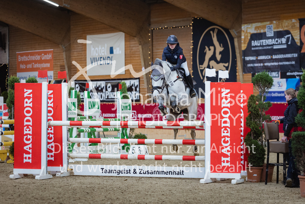 221127_Winterfestival_L-Spr_HPTTY-289 | Deine schönsten Turniermomente als professionelle Fotos! Entdecke hochwertige Pferdesport-Fotografie im Online-Shop. Jetzt Fotos finden & bestellen!