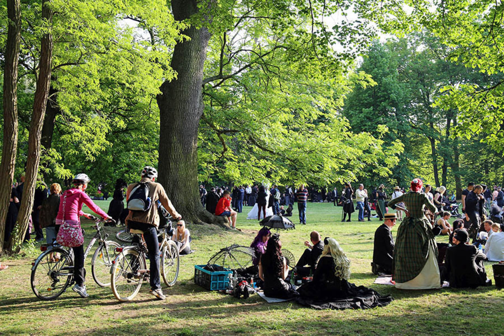 Wave-Gotik-Treffen WGT | Das Team hinter BILDLEXIKON LEIPZIG bündelt historische wie aktuelle Informationen über die Stadt Leipzig in Text und Bild auf einer Plattform und stellt diese der interessierten Öffentlichkeit zur Verfügung.