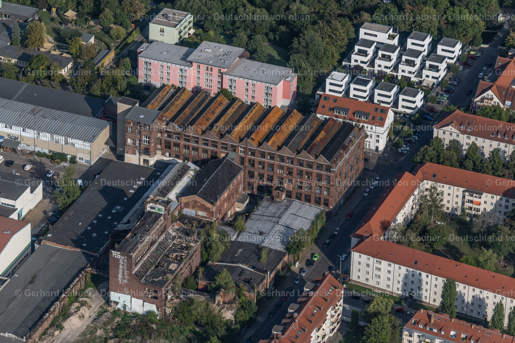 4040221 | LEIPZIG 14.09.2020 Ruine der Gebäude und Hallen der ehemaligen Kammgarnspinnerei Stör &amp; Co.AG an der Erich-Zeigner-Allee im Ortsteil Plagwitz in Leipzig im Bundesland Sachsen, Deutschland. // Ruin the buildings and halls of the former Kammgarnspinnerei Stoer &amp; Co.AG on Erich-Zeigner-Allee in the district Plagwitz in Leipzig in the state Saxony, Germany. Foto: Gerhard Launer
