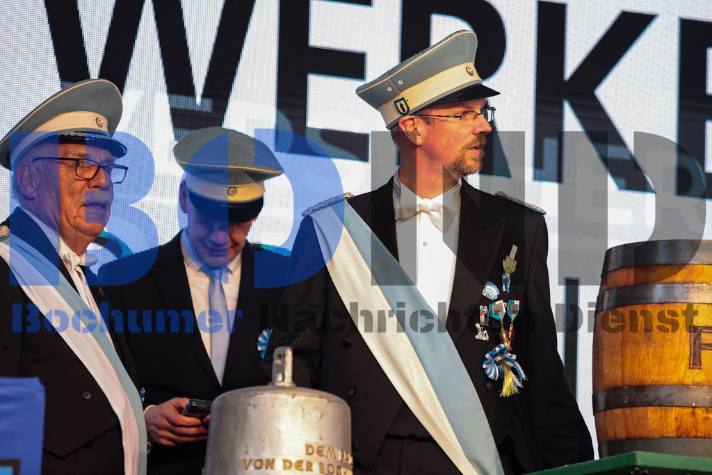 JEM_ZAPMAI20250424-11 | bond - Realisiert mit Pictrs.com