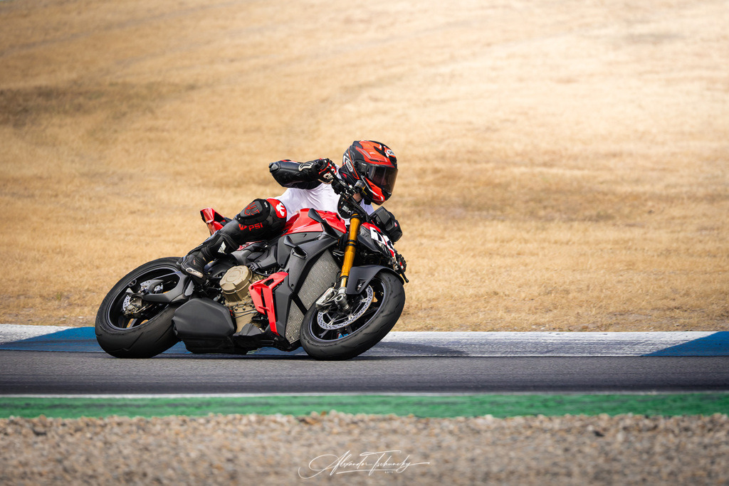 Ducati Trackday Hockenheimring 2026 | Entdecken Sie die faszinierende Welt von Alexander Tschuncky Arts: Kreative Fotografie, atemberaubende Automobilkunst und hochwertiger Bilderdruck. Lassen Sie sich inspirieren! - Realisiert mit Pictrs.com