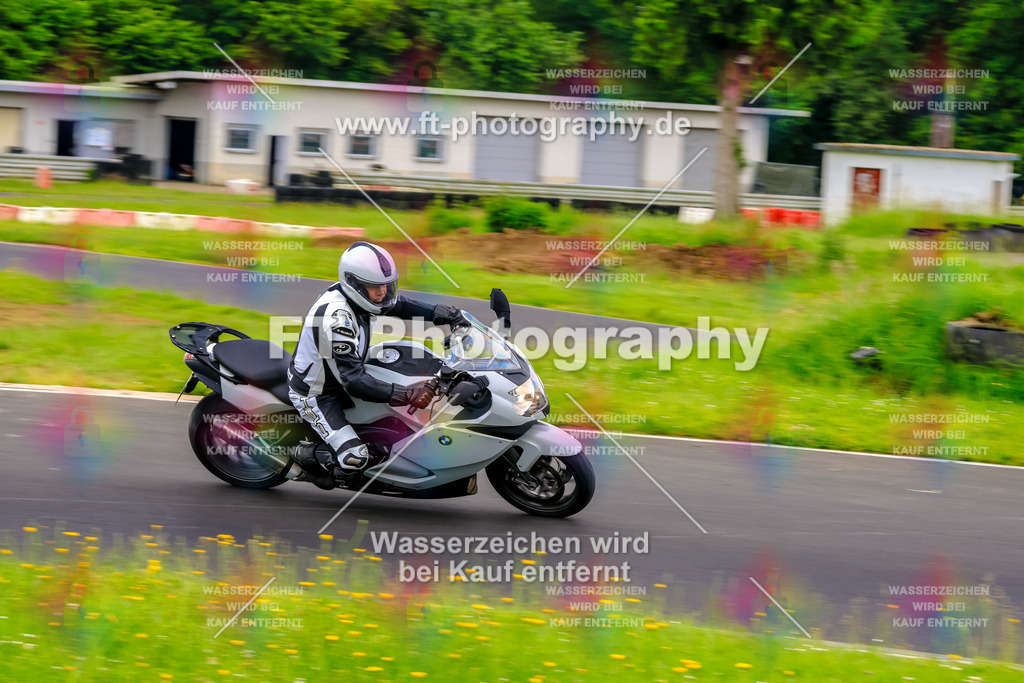 VBK-7569 | Hier findet Ihr Bilder von Touristenfahrten auf der Nürburgring Nordschleife oder von anderen Veranstaltungen die ich besucht habe. Viel Spass beim Durch Schauen 