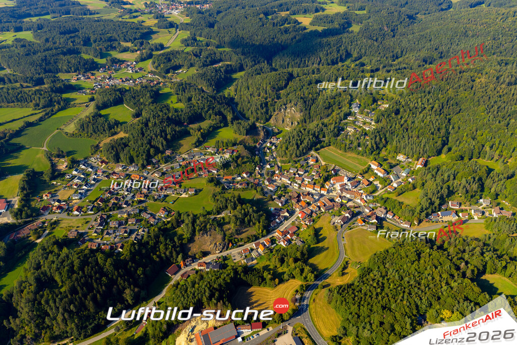 Das Luftbild zeigt :  Obertrubach - Die Luftaufnahme wurde 2024 vom UL-Flugzeug aus erstellt ( keine Drohne ) - Hochauflösende Luftaufnahme - Für grossformatige Ausdrucke geeignet. Die Geschenkidee !Mit Lizenz und Bildrechte bestellbar
