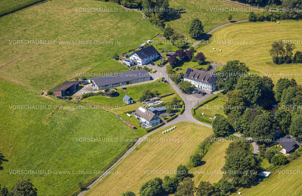 Drolshagen250810188 | Luftbild, Landwirtschaftlicher Betrieb, Kurmicke, Brachtpe, Drolshagen, Sauerland, Nordrhein-Westfalen, Deutschland