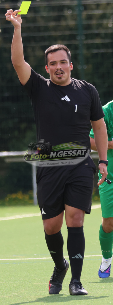SC Enger - TuS Bruchmühlen | Auf dem Bild zu sehen: Schiedsrichter: Ricardo Da Silva MendesSC Enger, TuS Bruchmühlen, Saison 25/26, Kreisliga A, Enger, Deutschland - Realisiert mit Pictrs.com