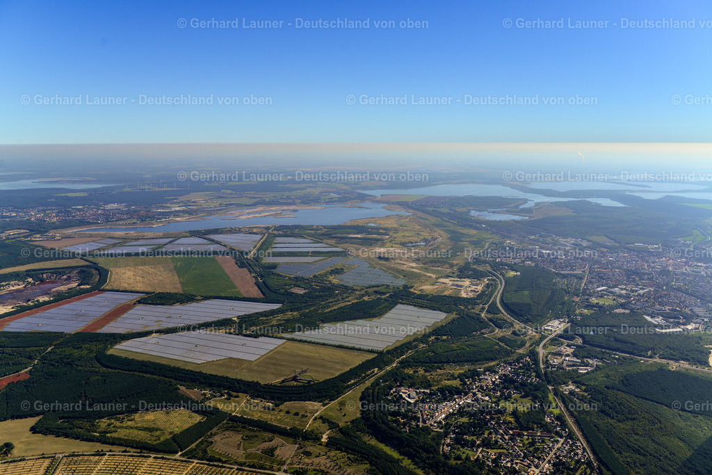 3636904 | SENFTENBERG 25.08.2016 Landschaft mit Felder und Wald mit Blick auf den Großräschner See bei Senftenberg im Bundesland Brandenburg, Deutschland. // Landscape with fields and forest with a view of the Grossraeschner See near Senftenberg in the state Brandenburg, Germany. Foto: Gerhard Launer
