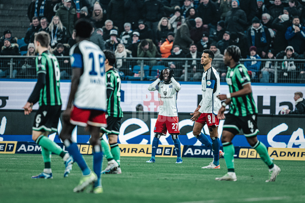 Fußball | Männer | Saison 2023/2024 | 2. Fußball-Bundesliga | 21. Spieltag | Hamburger SV vs. Hannover 96 | 09.02.2024 | Jean-Luc Dompe (#27, HSV) ärgert sich