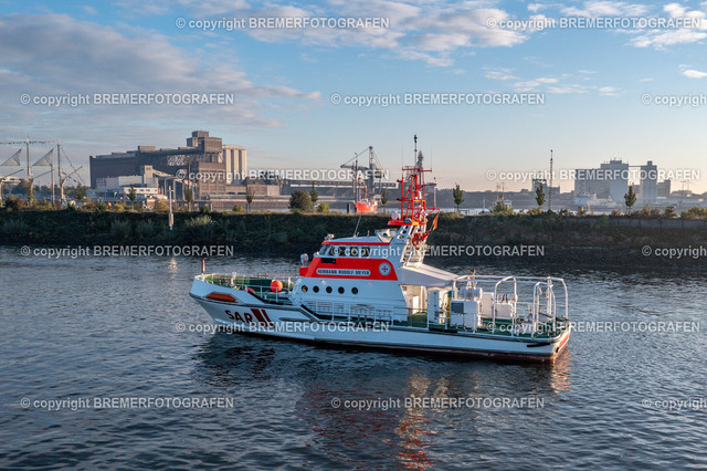DJI_0165 | 30.09.2022 Drohnenaufnahmen Dt. Schifffahrtstag 2022 Bremen Wendebecken / Weser
