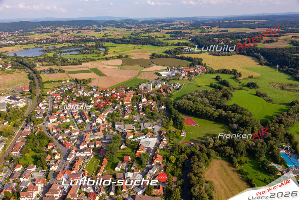 Die Luftaufnahme Hornschuchshausen - Mainleus wurde 2017 mittels Flugzeug (keine Drohne) erstellt. Perfekte Schärfe und Druck- Auflösung- Garantiert!
