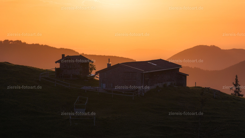 Die Baumgartenalm in der Morgensonne  | Die Baumgartenalm in der Morgensonne  - Realisiert mit Pictrs.com