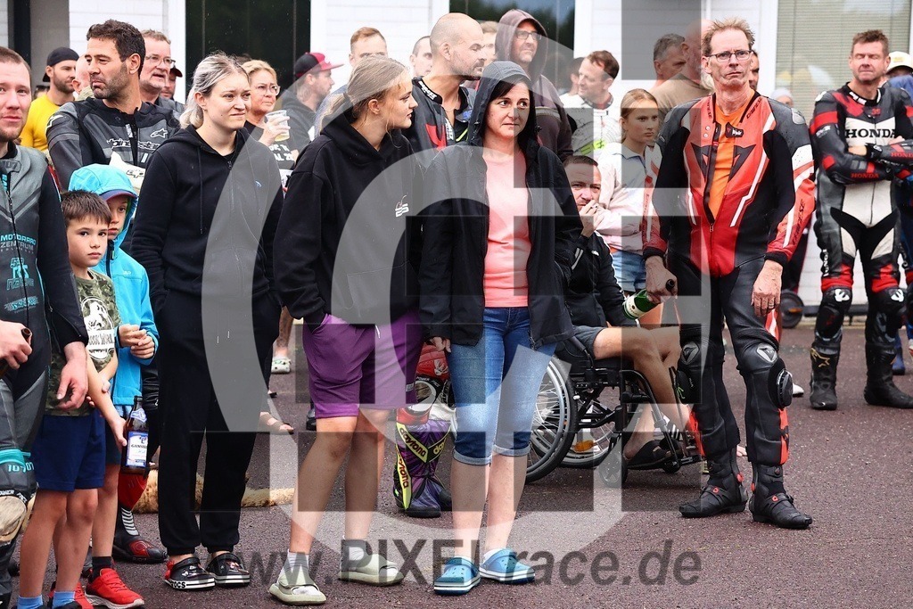 social-20250830_08380 | Schöne Erinnerungen an spannende Momente - das festzuhalten ist unser Job. PIXELrace.de ist seit 2003 auf den Rennstrecken Europas unterwegs um die Action draußen beim Fahren und die wunderbare Stimmung imm Fahrerlager für euch einzufangen.