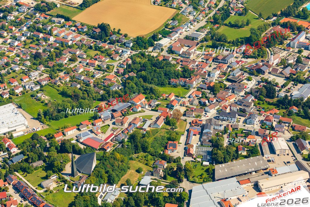 Luftaufnahme der Stadt Ruhstorf an der Rott - Die Luftaufnahme wurde 2025 vom UL-Flugzeug heraus erstellt ( keine Drohne ) - Hochauflösende Luftaufnahme - für professionelle Ausdrucke geeignet. Die Geschenkidee !Mit Lizenz und Bildrechte bestellbar