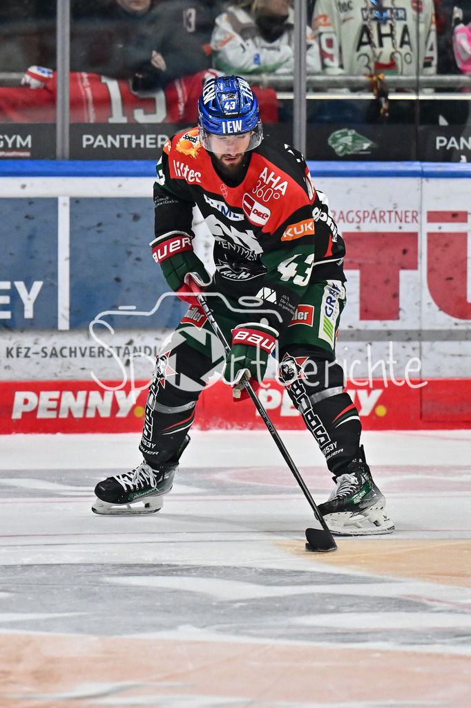 Augsburger Panther - ERC Ingolstadt | am Puck Leon VAN DER LINDE (Augsbuerger Panther #43) / Freisteller / Einzelfoto / DEL: Augsburger Panther - ERC Ingolstadt, Curt Frenzel Stadion am 26.01.2025