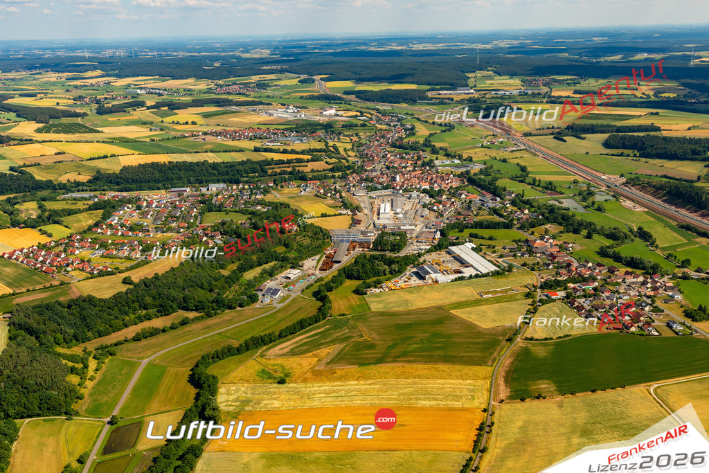 Das Luftbild zeigt :  Schlüsselfeld - Die Luftaufnahme wurde 2023 vom UL-Flugzeug aus erstellt ( keine Drohne ) - Hochauflösende Luftaufnahme - Für grossformatige Ausdrucke geeignet. Die Geschenkidee !Mit Lizenz und Bildrechte bestellbar