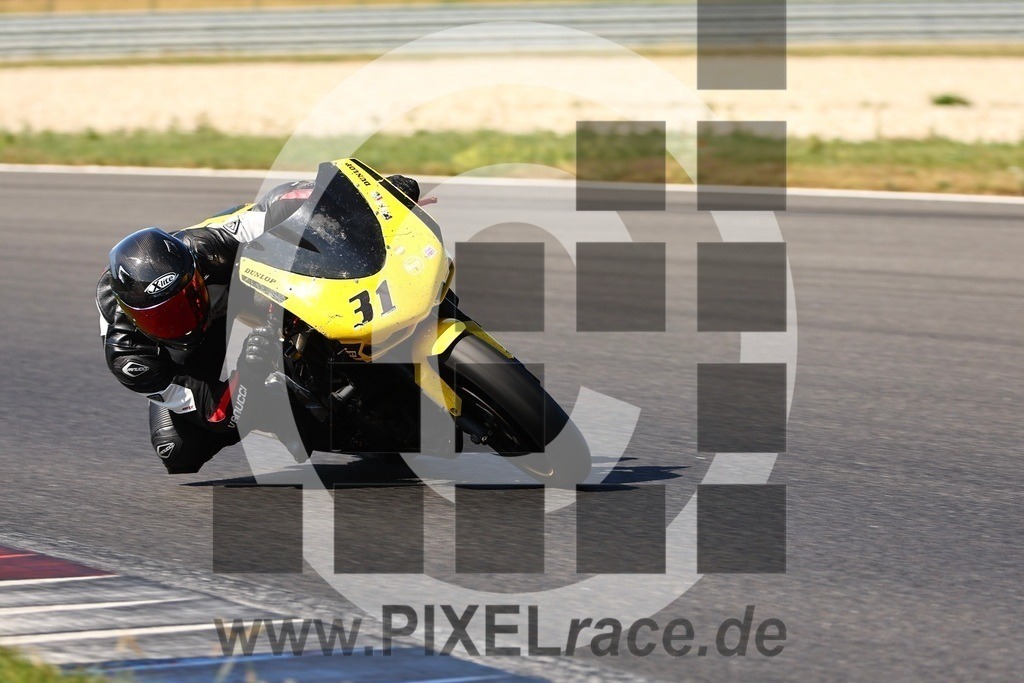 0031-20250621_11889 | Schöne Erinnerungen an spannende Momente - das festzuhalten ist unser Job. PIXELrace.de ist seit 2003 auf den Rennstrecken Europas unterwegs um die Action draußen beim Fahren und die wunderbare Stimmung imm Fahrerlager für euch einzufangen.