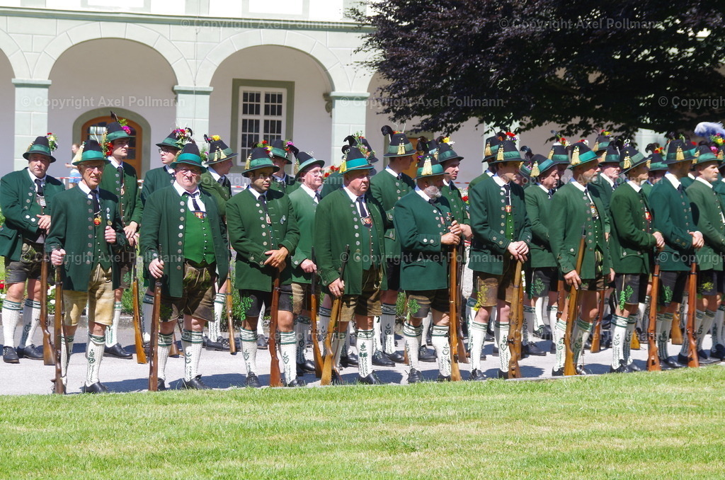 IMGP4689 | fotografiert von Axel PollmannLeonhardi Wallfahrt Benediktbeuern und Murnau, Fronleichnam, Fasching, Landschaft im Loisachtal und Benediktbeuern  - Realisiert mit Pictrs.com