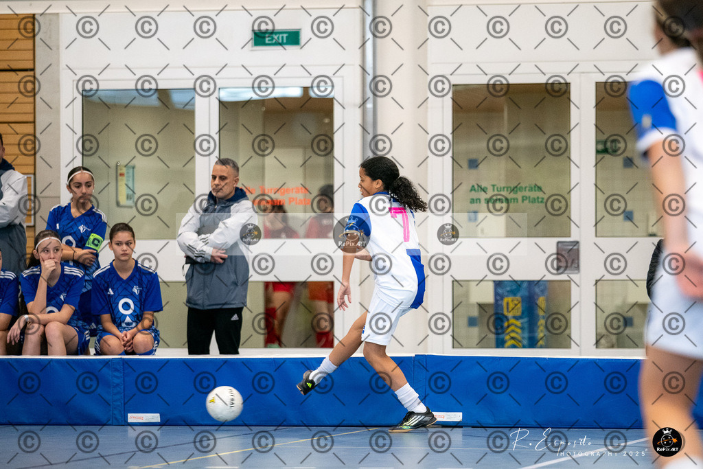 20251130_FCR-Hallenturnier-FF-17_RAW-1_031-10 | Sport und Naturfotografie von Roberto Esposito zeigt echte Momente Bewegung und die Schönheit der Natur. Ausdrucksstarke Bilder schaffen Emotionen.