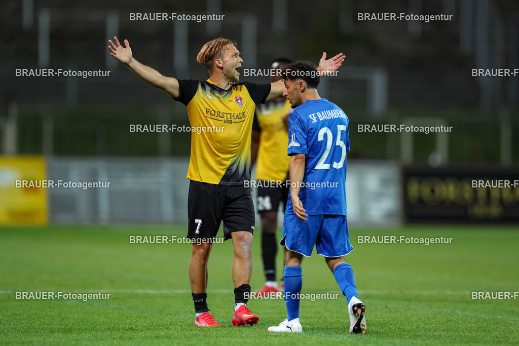 SB_KFCBAU_20250815_6011.JPG -  - KFC Uerdingen - SF Baumberg - Oberliga Niederrhein | Krefeld, Deutschland, 15.08.25: Alexander Lipinski (KFC Uerdingen) gestikuliert, Gestik während des Oberliga Niederrhein Spiels zwischen KFC Uerdingen - SF Baumberg in der Grotenburg Stadion am 15. August 2025 in Krefeld, Deutschland. (Foto von Stefan Brauer/Brauer-Fotoagentur)