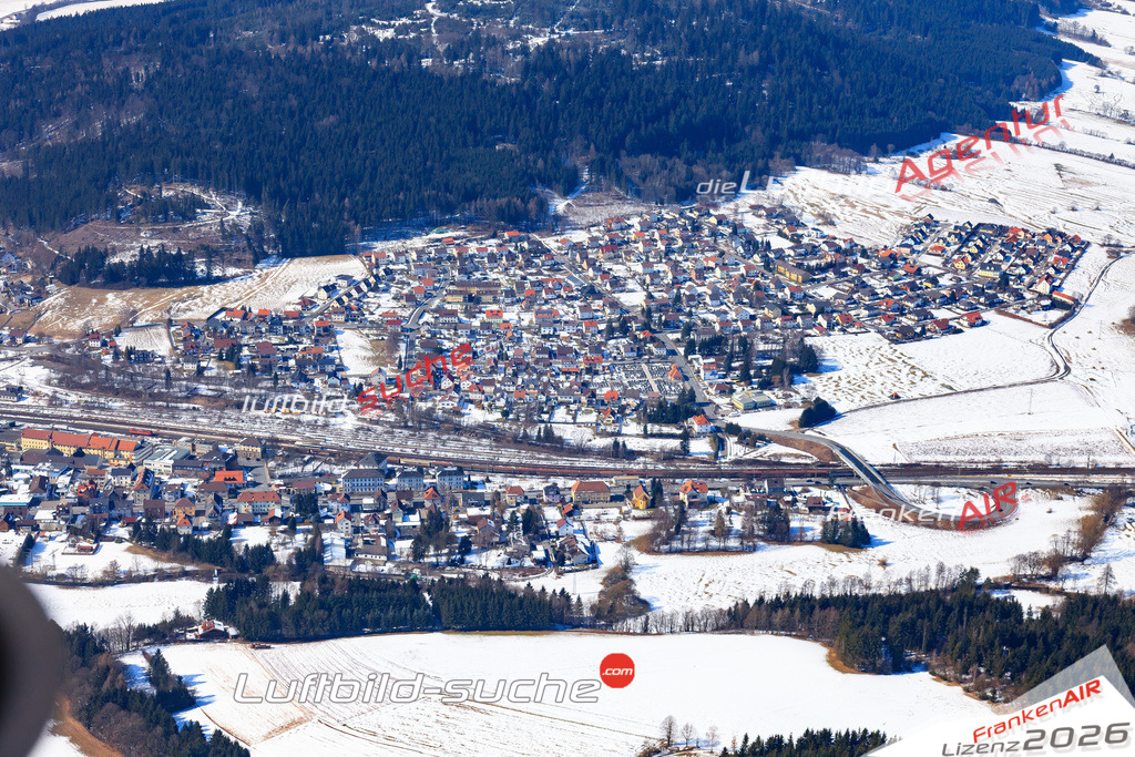Die Luftaufnahme Winter - Pressig wurde vom UL-Flugzeug (keine Drohne) aus fotografiert.Hohe Druck- Auflösung-die Geschenkidee!