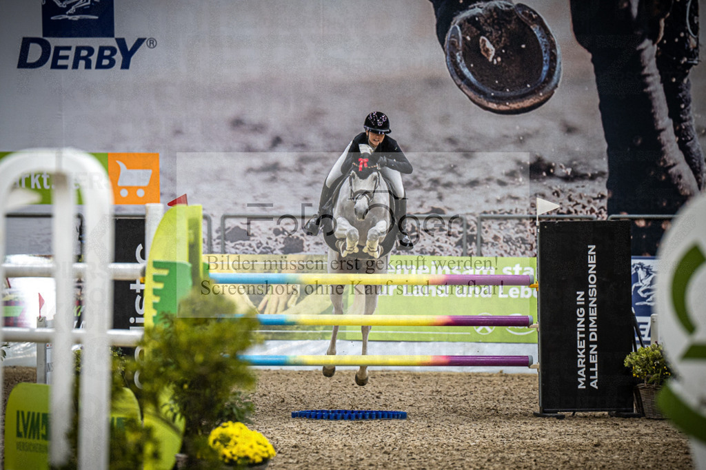 DOS_2069 | Entdecke hochwertige Reitturnierfotos von Foto Oger. Professionell, emotional und authentisch – jetzt Lieblingsmomente im Shop bestellen.Deutschlandweite Turnierfotografie. - Realisiert mit Pictrs.com