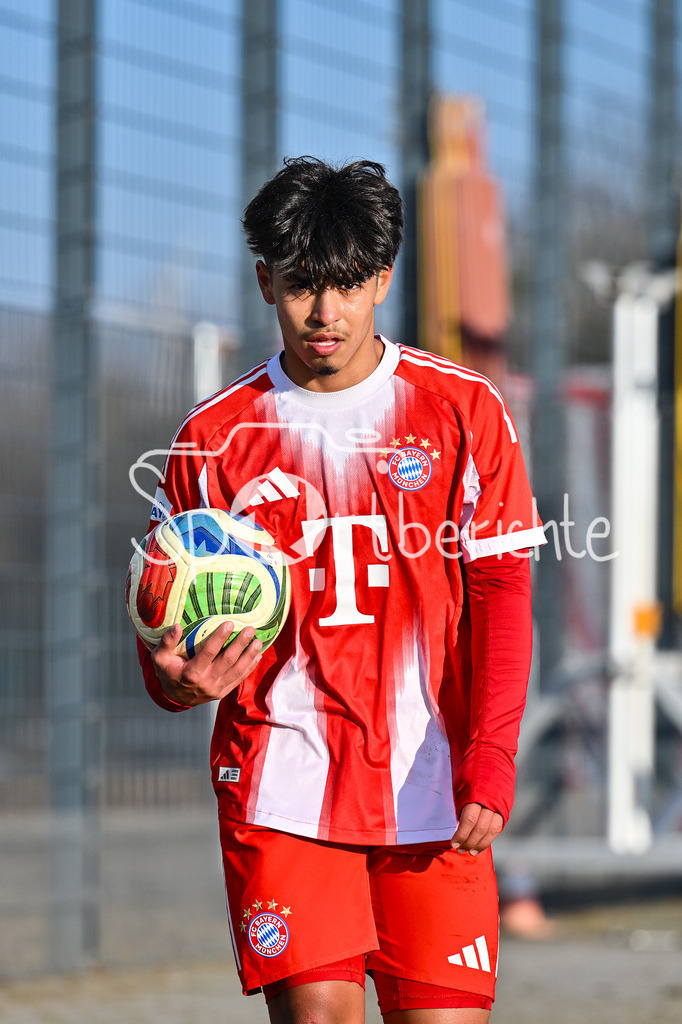 FC Bayern Amateure - FC Viktoria Pilsen U23 | MUNICH, GERMANY - 03. FEBRUARY: im Bild Maycon NORMANHA CARDOZO (FC Bayern München II 7) / Einzelfoto / Freisteller während dem Testspiel zwischen den Amateuren des FC Bayern und dem FC Viktoria Pilsen B am FC Bayern Campus
