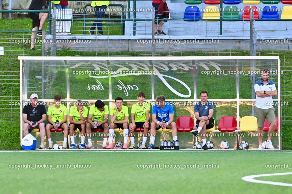 SV Spittal vs. SVG Bleiburg | Spielerbank SV Spittal, Headcoach SV Spittal Philipp Dabringer, #SV Spittal Betreuer Wolfgang Oswald, SV Spittal vs. SVG Bleiburg, SV Spittal vs. SVG Bleiburg am 14.08.2024 in Spittal an der Drau (Goldeck Stadion), Austria, (Photo by Bernd Stefan)