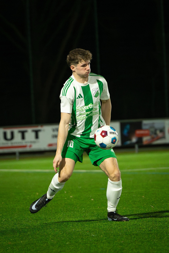 Fußball I Herren I Saison 2025-2026 I Freundschaftsspiel I TSV Grossenkneten - TuS Lutten I 0736 | Lars Fortmann (10, TuS Lutten) - Realisiert mit Pictrs.com