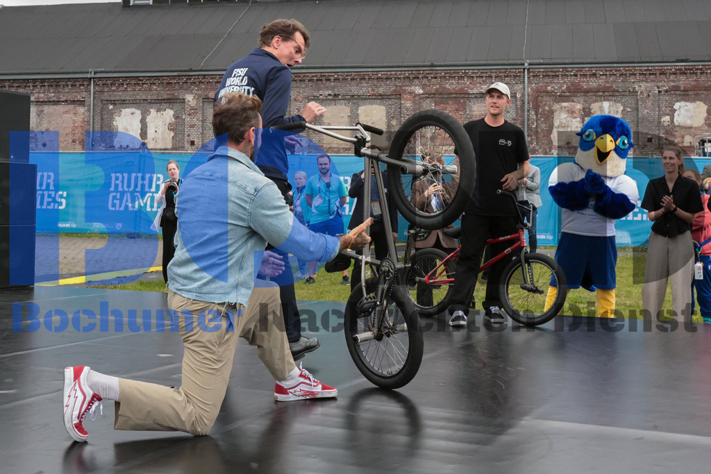 SES_TTG3X320250717-183 | bond - Realisiert mit Pictrs.com