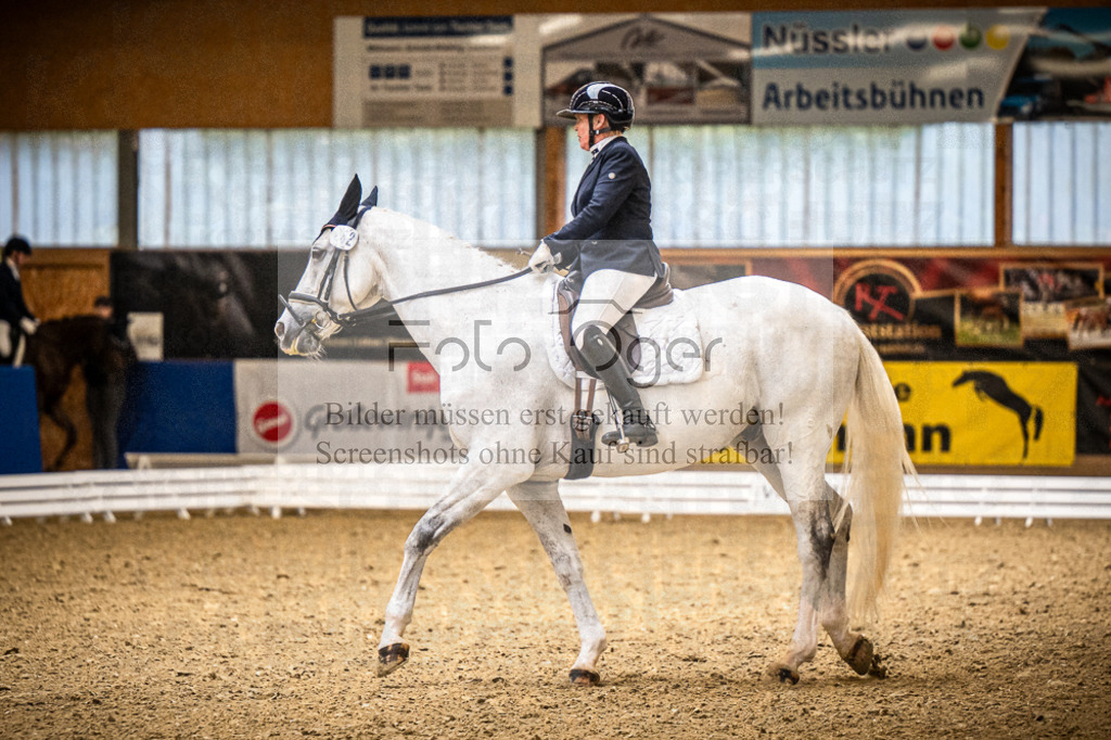 DOS_3399 | Entdecke hochwertige Reitturnierfotos von Foto Oger. Professionell, emotional und authentisch – jetzt Lieblingsmomente im Shop bestellen.Deutschlandweite Turnierfotografie. - Realisiert mit Pictrs.com