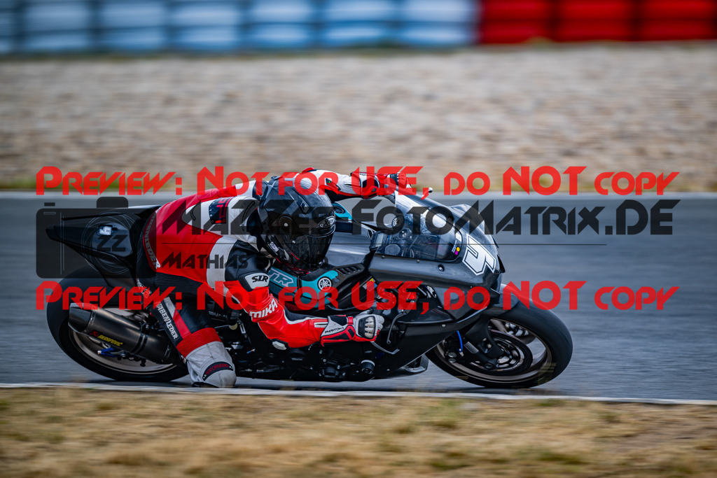 MaZZes_FotoMatrix_230719_1757 | WEISS