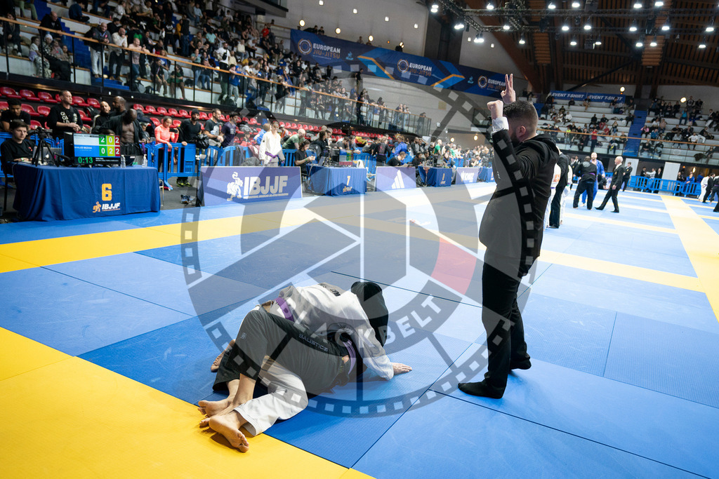 20240125PBB02227 | Fighters compete during the sixth day of the Brazilian Jiu-jitsu European Championship of the IBJJF in Paris, France, on January 25, 2024.