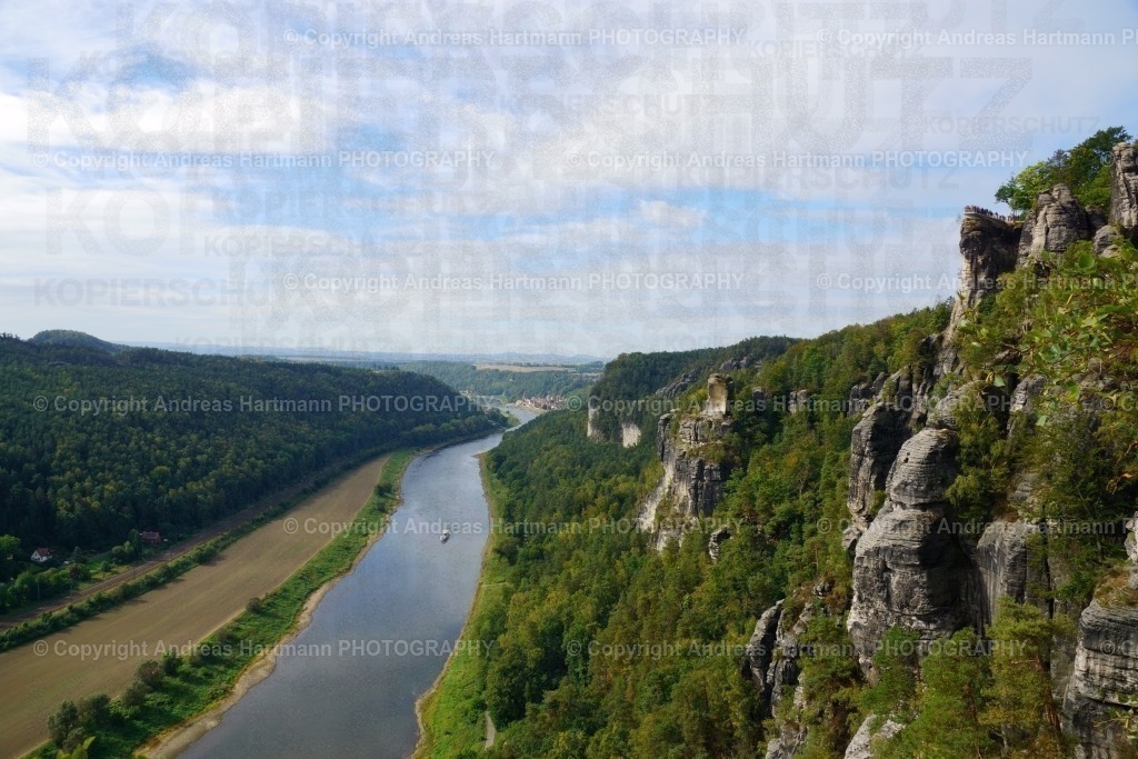 Elbtal mit Basteiaussicht und Wartturm Bastei | Elbtal mit Basteiaussicht und Wartturm Bastei - Realisiert mit Pictrs.com