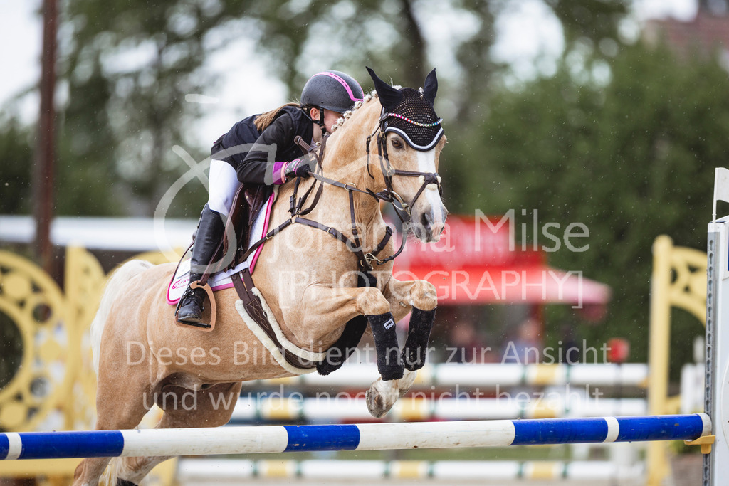 240504_PonyTrophy-174 | Deine schönsten Turniermomente als professionelle Fotos! Entdecke hochwertige Pferdesport-Fotografie im Online-Shop. Jetzt Fotos finden & bestellen!