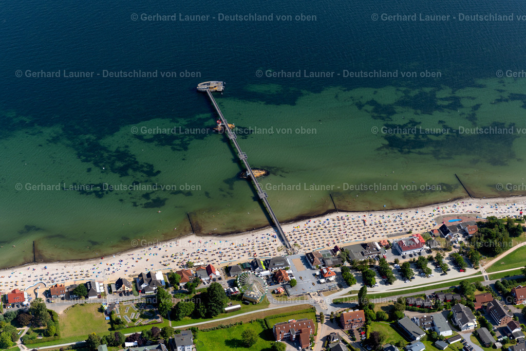 4038015 | Seebrücke Kellenhusen, KELLENHUSEN 07.08.2020 Ortsansicht an der Meeres-Küste der Ostsee in Kellenhusen im Bundesland Schleswig-Holstein. // Townscape on the seacoast of Baltic Sea in Kellenhusen in the state Schleswig-Holstein. Foto: Gerhard Launer