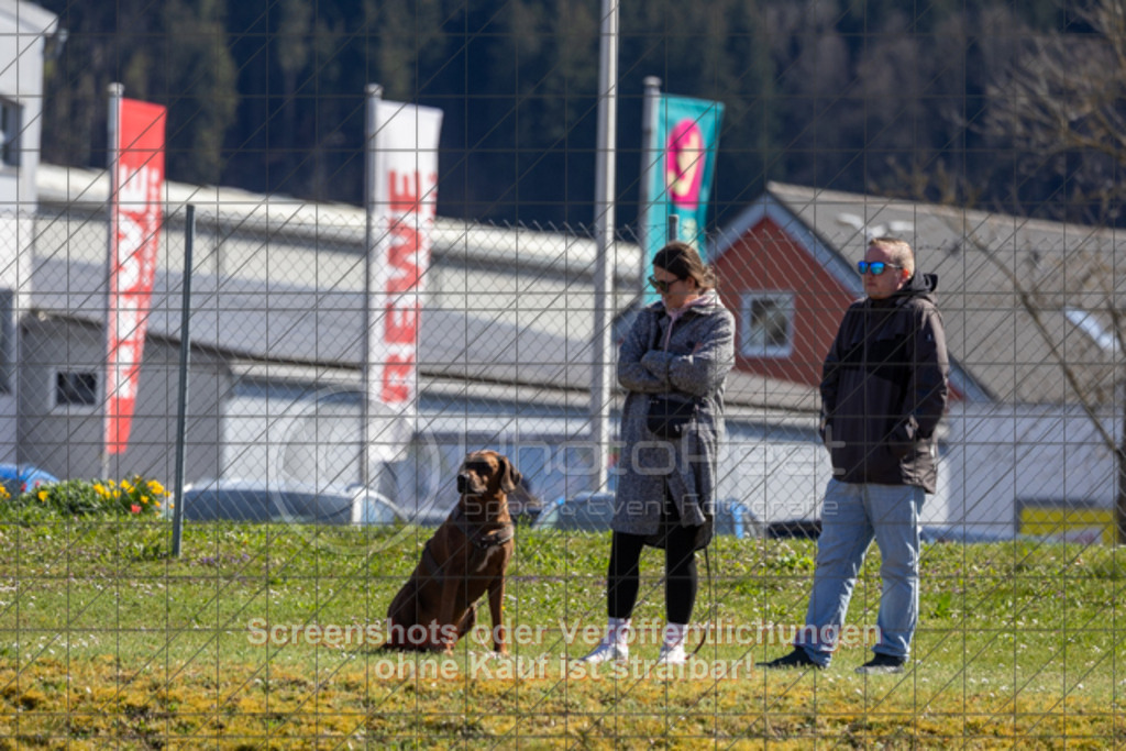 20250406_145356_0494 | #,1.FC Donzdorf (rot) vs. SV Jungingen (schwarz), Fussball, Frauen-Verbandsliga Württemberg, 16. Spieltag, Saison 2024/2025, Rasenplatz Lautertal Stadion, Süßener Straße 16, 73072 Donzdorf, 06.04.2025 - 13:00 Uhr,Foto: PhotoPeet-Sportfotografie/Peter Harich