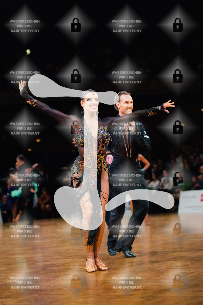 GOC 2025 - WDSF GrandSlam Latin 10-11th (77) Daniel Dingis _ Alessia-Allegra Gigli (Germany)-2025-08-23-2168 | Webshop for digital downloads and prints of dance sport, event & show photographer Julian Link - Realisiert mit Pictrs.com