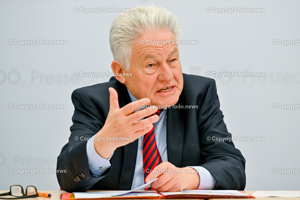 Pressekonferenz ProOriente_ Die Veränderung der Epoche-Herausforderung für die Christen_ 09.03.2023-38 | 09.03.2023, Presseclub Linz, AUT, Pressekonferenz Pro Oriente, Die Veraenderung der Epoche-Herausforderung fuer die Christen, im Bild LH a.D. Josef Puehringer (Vorsitzender von PRO ORIENTE Sektion Linz)