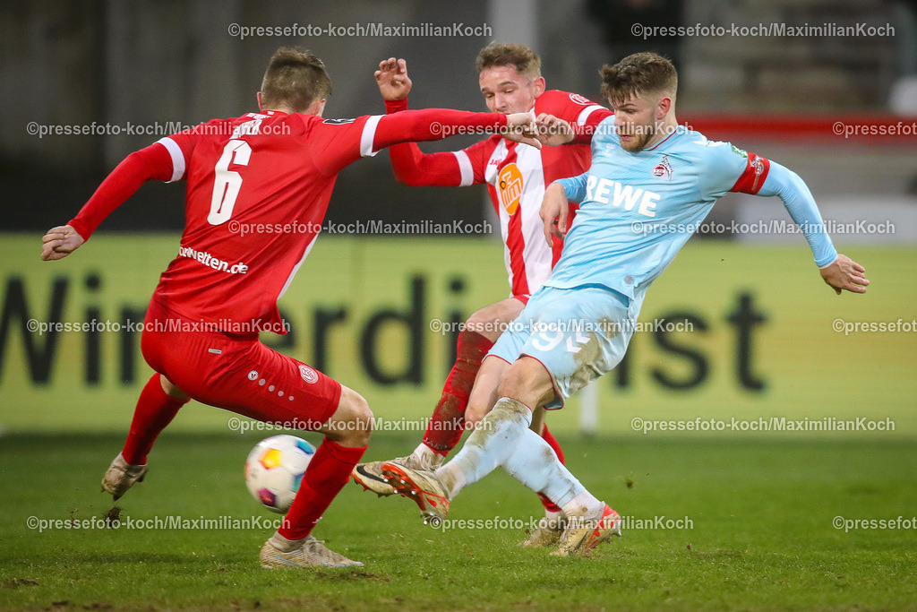 RWE06012401059 | 06.01.2024, Essen, Fußball, Herren, Stadion an der Hafenstraße, Testspiel, Rot-Weiss Essen – 1. FC Köln:  Jan Thielmann (1.FC Köln) behauptet sich gegen Essens Björn Rother (Rot-Weiss Essen) und schießt den Ball zum 4:4 Ausgleich auf das Tor. 
DFB regulations prohibit any use of photographs as image sequences and or quasi-video.