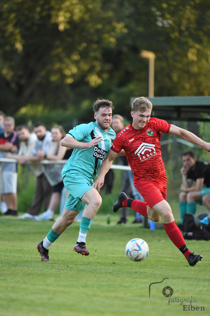 TuS Eversten-SG FriPe | Herren Kreisliga; TuS Eversten (mint)-SG FriPe (rot) am 15.08.2025 in Oldenburg (Sportanlage TuS Eversten), Photo: Philip Eiben 2025 - Realisiert mit Pictrs.com