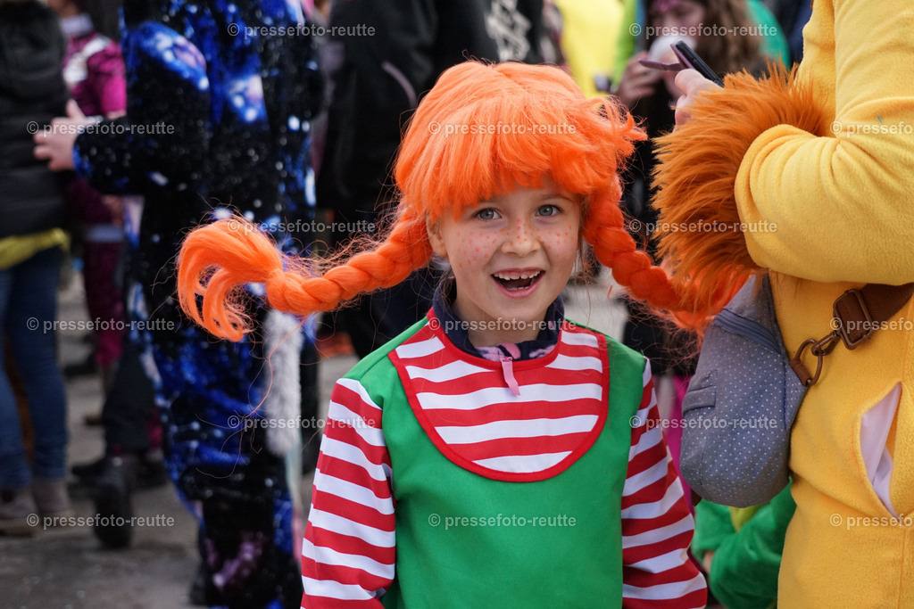 news-2023-Feb11-Fasching-Weissenbach-DSC02047 | Info aus dem Bezirk Reutte/Ausserfern Tirol sowie eine umfangreiche Bilddatenbank über die gesamte Region: Lechtal, Talkessel Reutte, Tannheimertal, Zwischentoren. Lech, Plansee, Zugspitze, Grenztunnel, B179, Fernpassstraße, Verkehr, Lawinen, Tradition, - Realisiert mit Pictrs.com