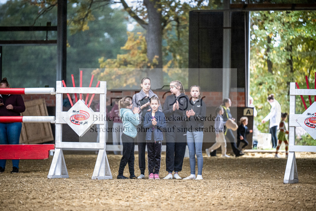 DOS_0717 | Entdecke hochwertige Reitturnierfotos von Foto Oger. Professionell, emotional und authentisch – jetzt Lieblingsmomente im Shop bestellen.Deutschlandweite Turnierfotografie. - Realisiert mit Pictrs.com